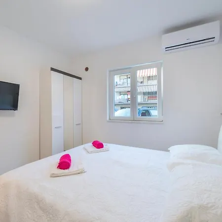 Marina Luxury Suites Apartment
