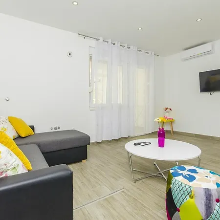 Marina Luxury Suites Apartment *