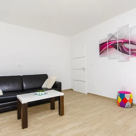 Marina Luxury Suites Apartment