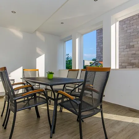 Marina Luxury Suites Apartment *