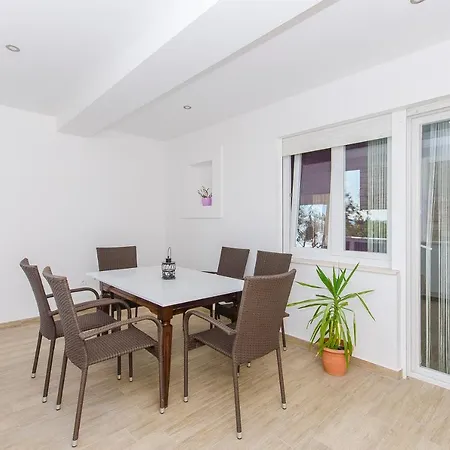 Marina Luxury Suites Apartment *