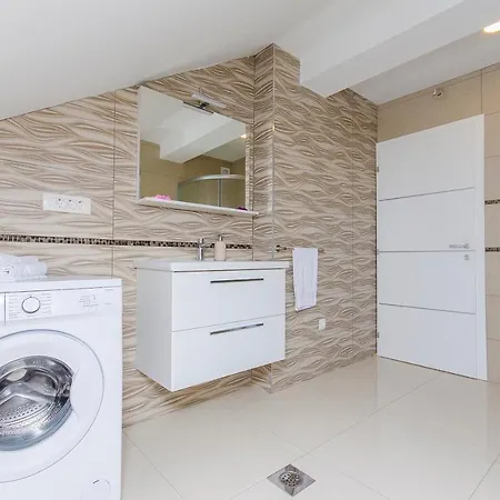 Marina Luxury Suites דירה *